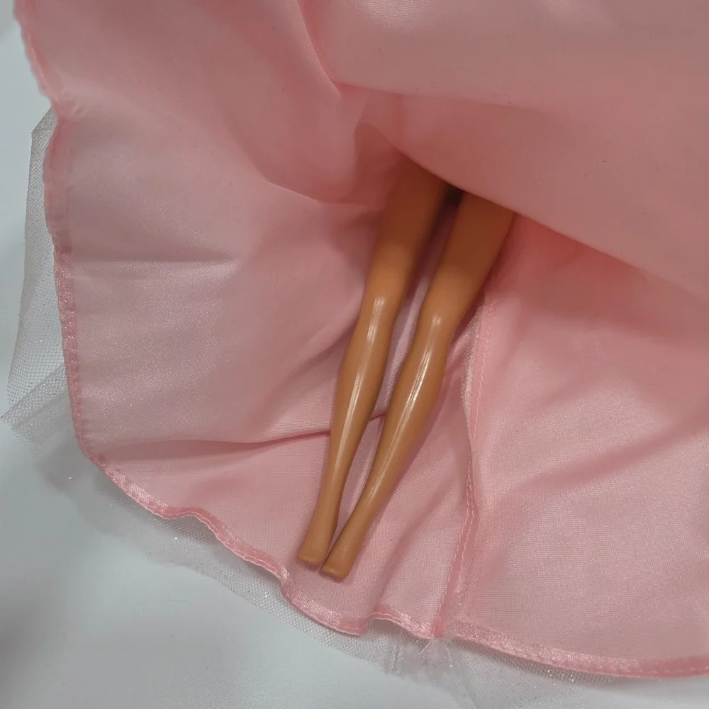 Vintage 1997 RAPUNZEL Barbie Doll Mattel Long Hair Pink Gown #17646 Gold Crown